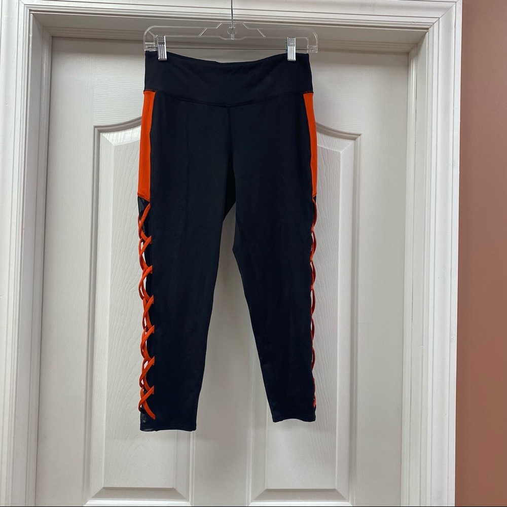 Capri color locked leggings w/ crisscross detail